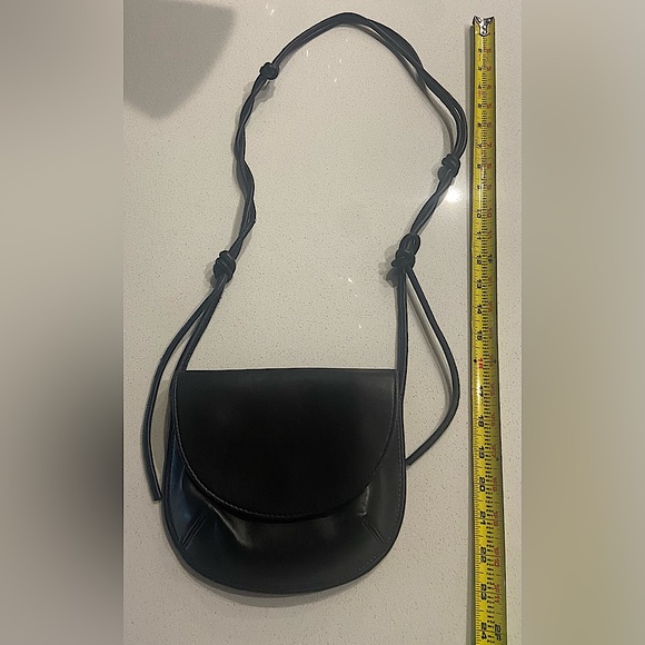 Zara Black Oval Faux Leather Crossbody Bag Magnetic Closure W/Knotted Accents - Picture 2 of 9